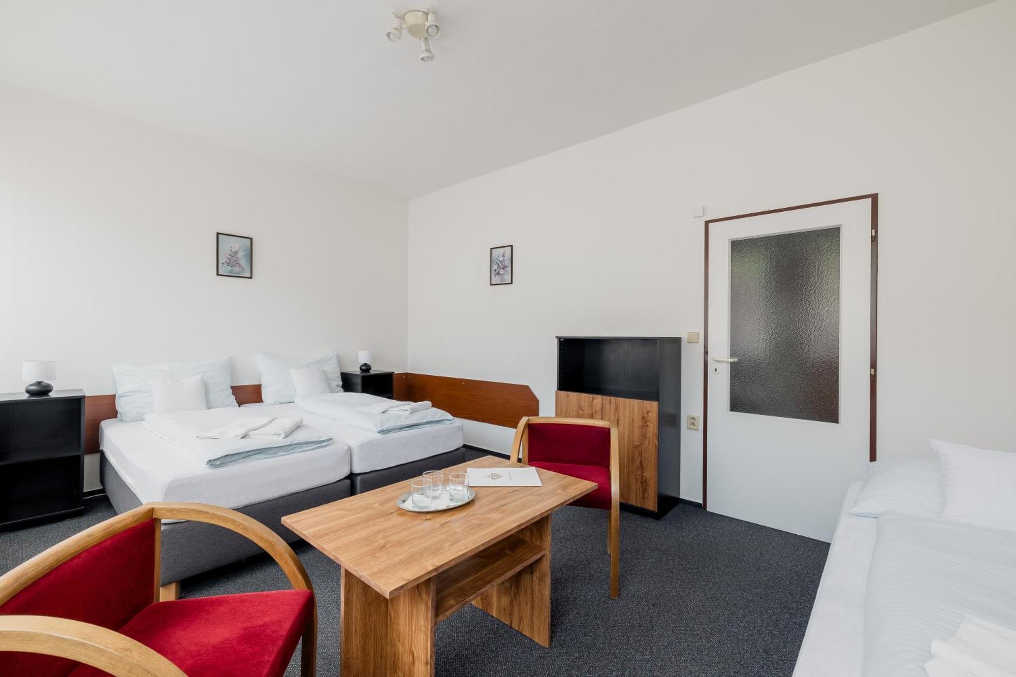 Hotel Dobruška Eksteriør billede