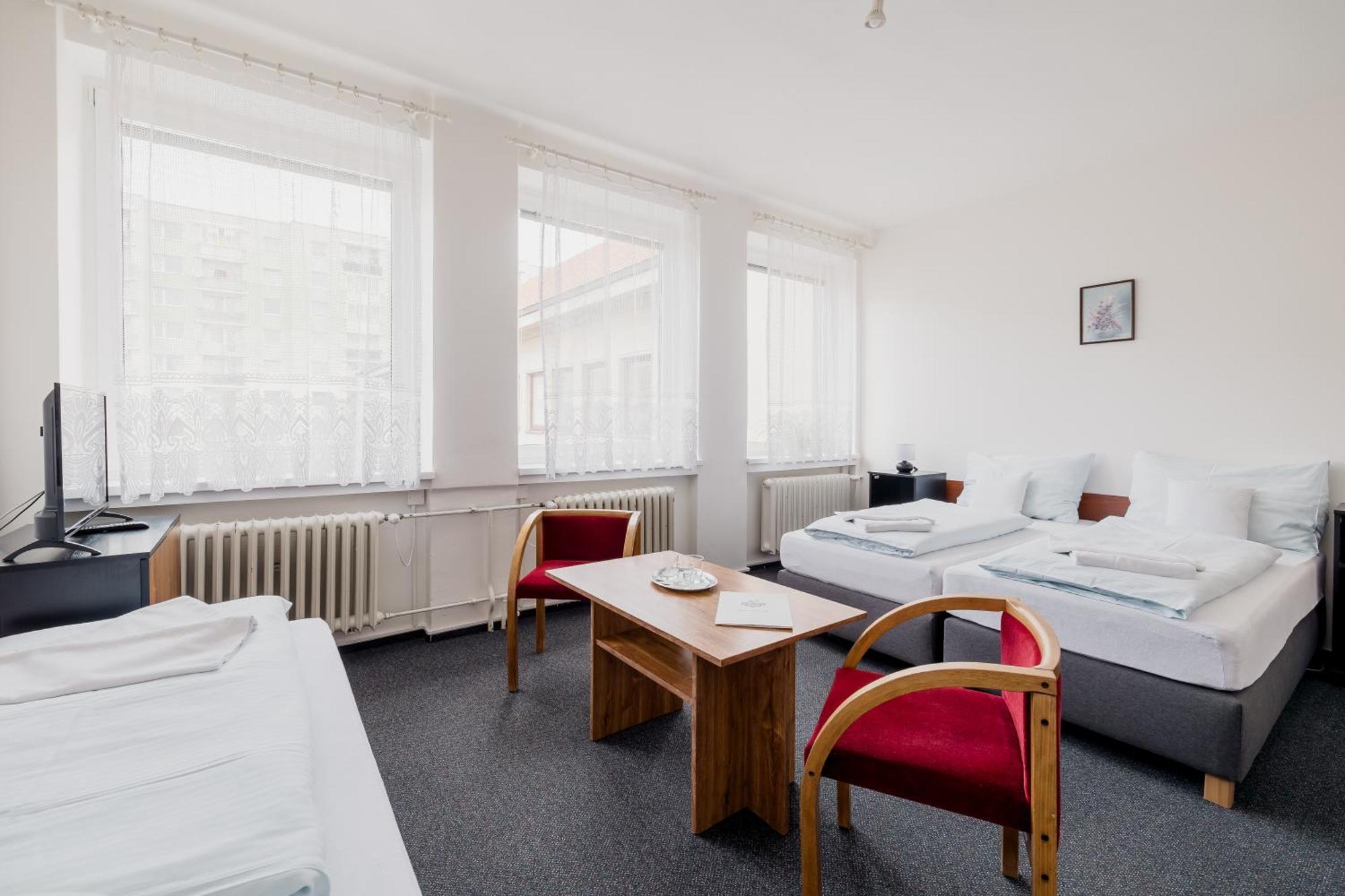 Hotel Dobruška Eksteriør billede