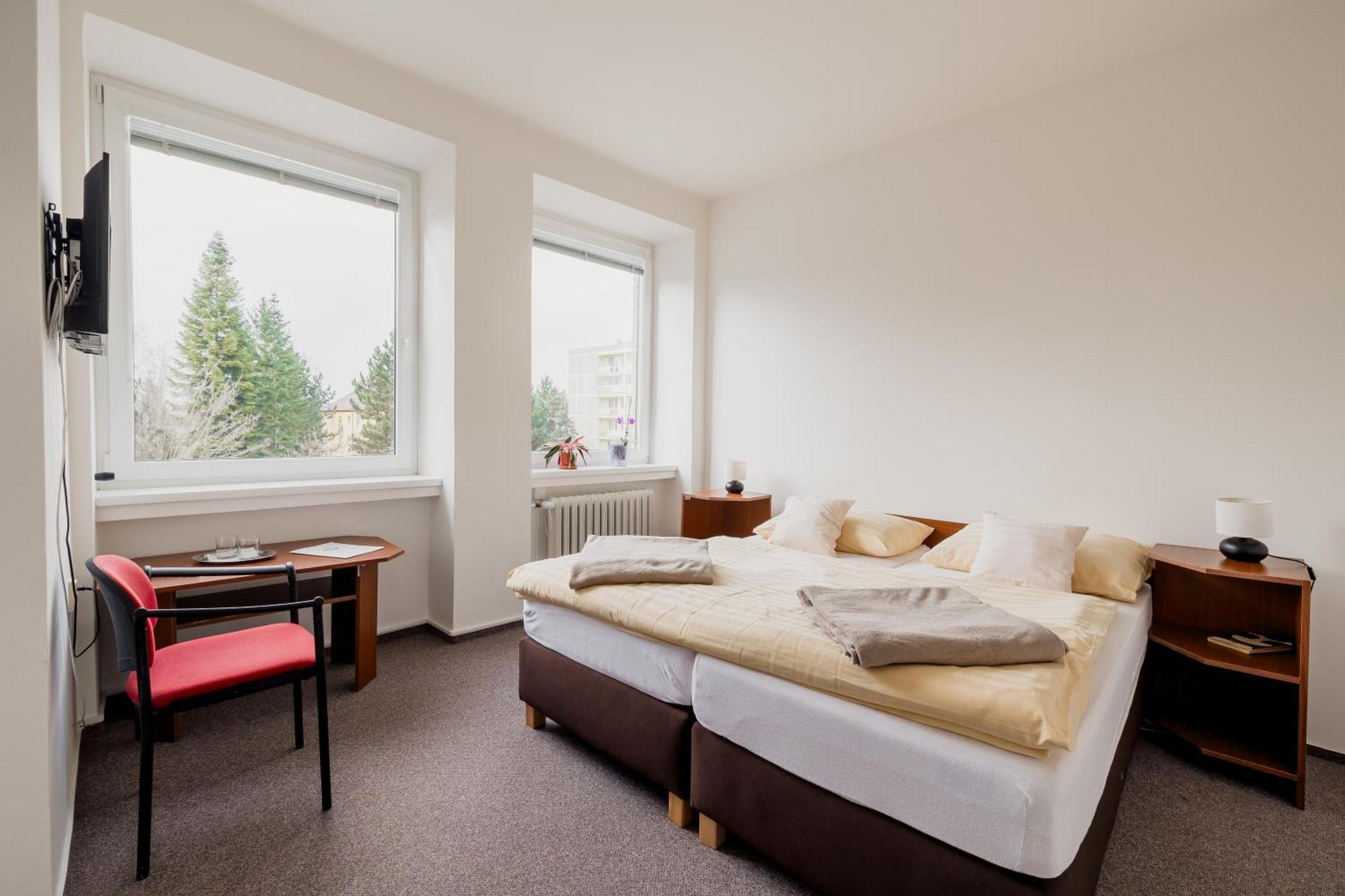 Hotel Dobruška Eksteriør billede