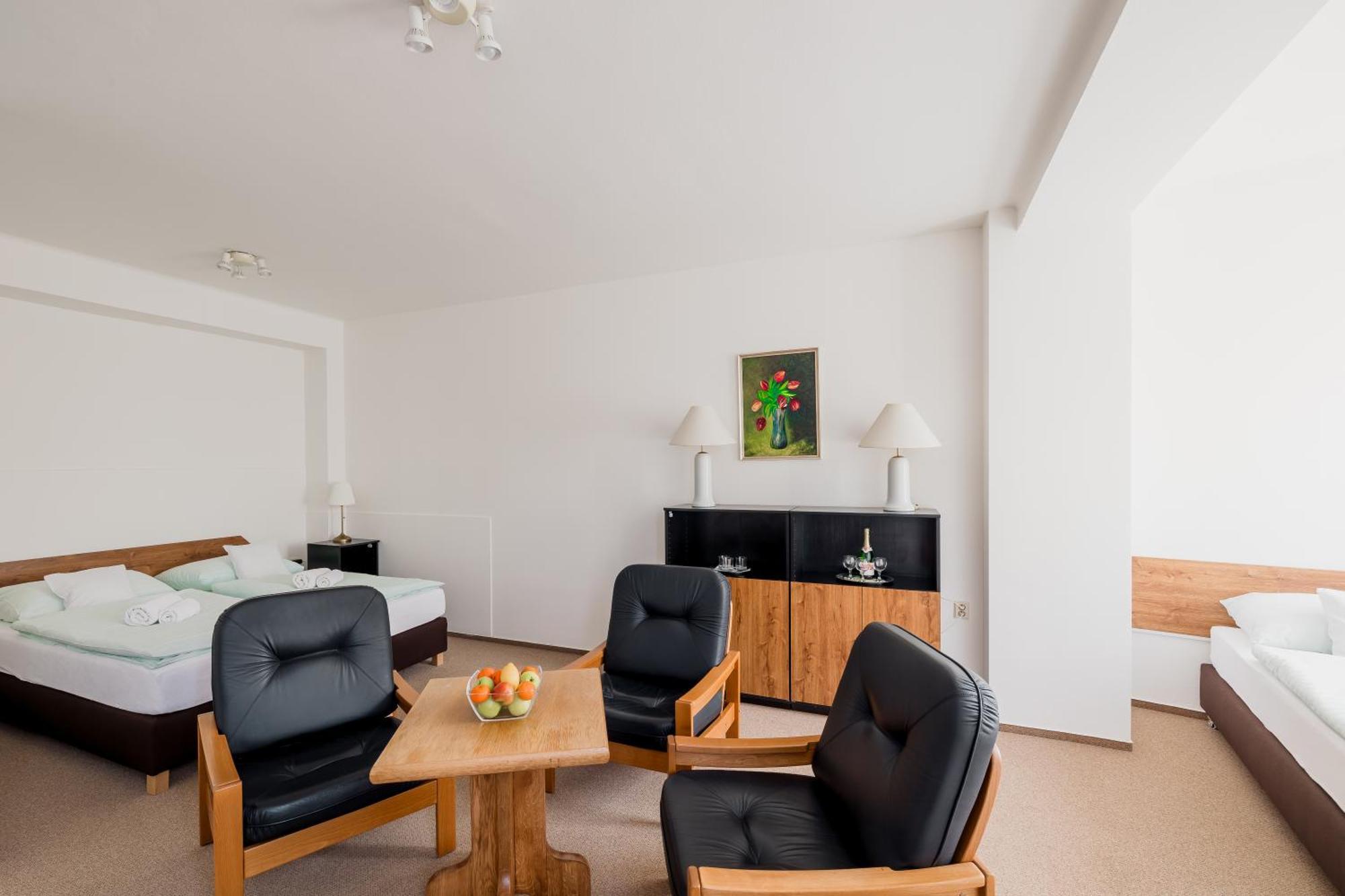 Hotel Dobruška Eksteriør billede